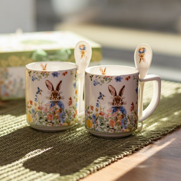 Набір подарункових чашок порцелянових Garden Rabbits 2 штуки по 300 мл із ложками Yiwu Білий HP-7323-3 фото