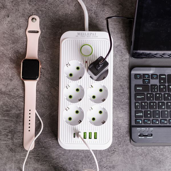 Мережевий фільтрподовжувач F06U на 6 розеток 4 USB 1 Type-C та кнопкою відключення 5 м Білий HP-5-25 HP-5-25 фото