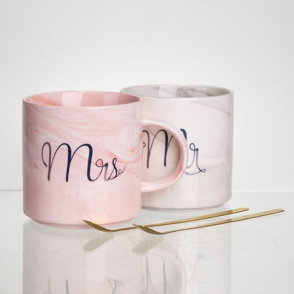 Набор парных фарфоровых чашек Mr&Mis 2 (шт) по 400 (мл) чашки на подарок с ложкой Yiwu Разные цвета FM-28 фото